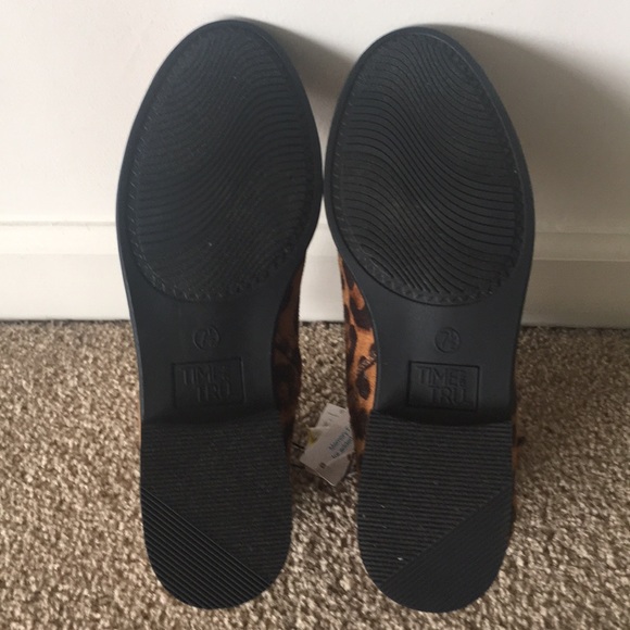 “Time and Tru” leaped print booties; size 7 1/2 - Picture 9 of 11